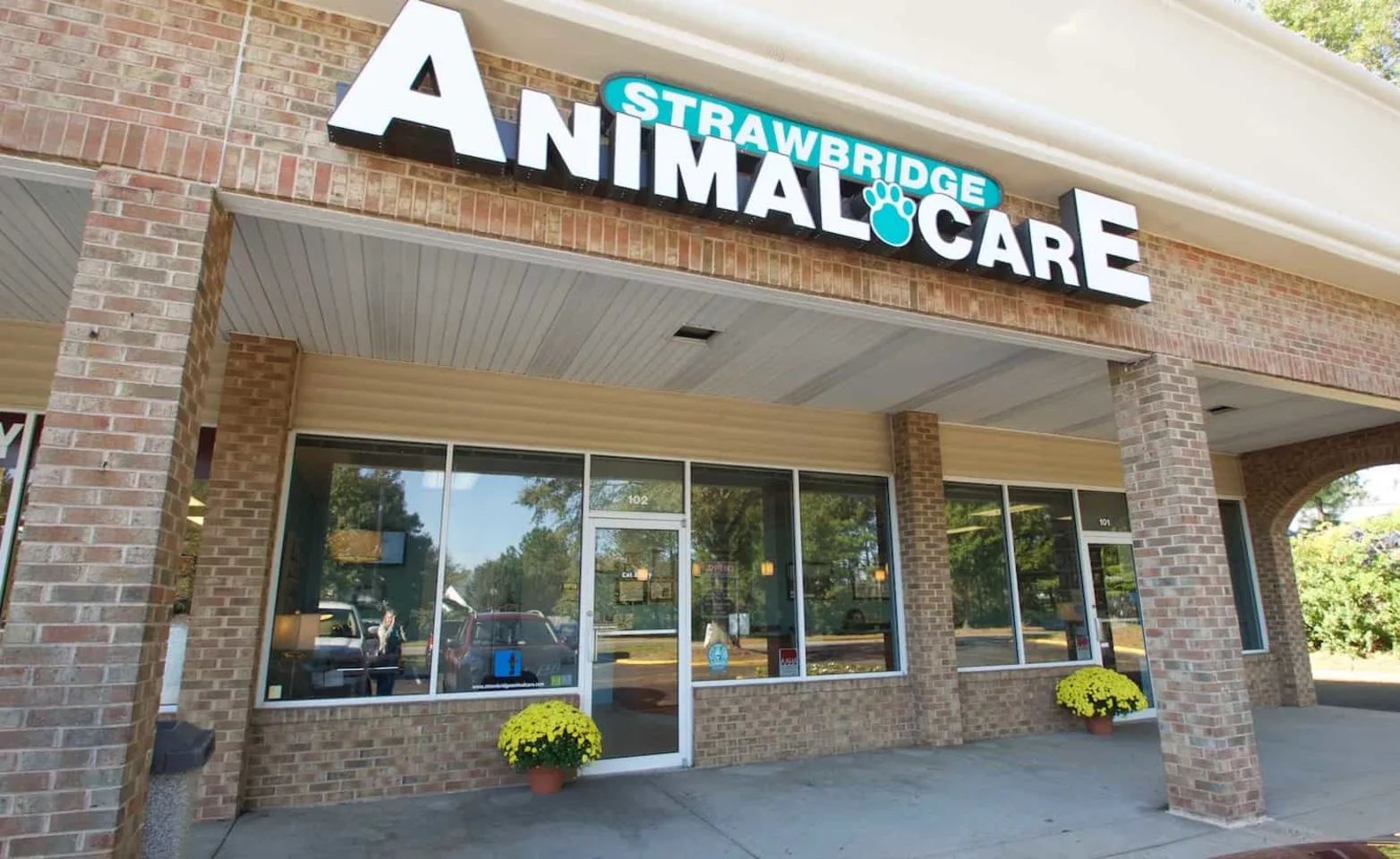 Front Building of Strawbridge Animal Care where they are located in a shopping area.